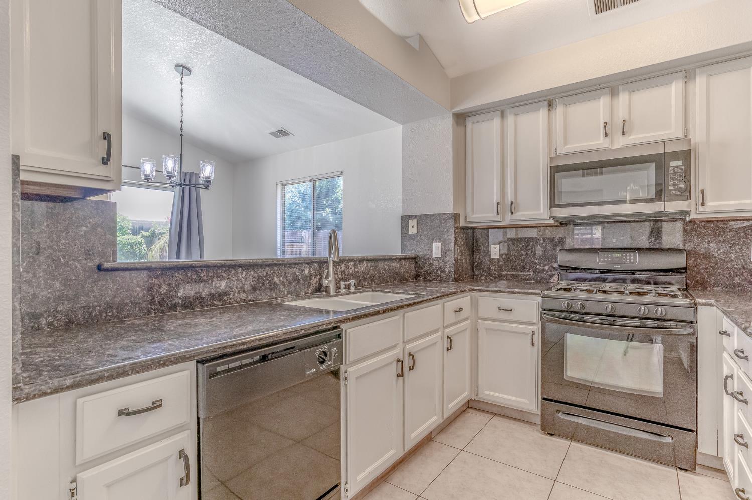 6024 Creek Bend Dr, Riverbank, CA 95367