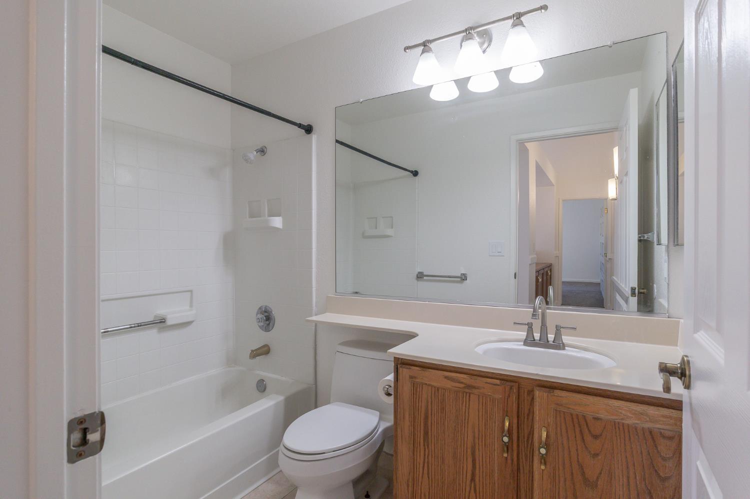 6024 Creek Bend Dr, Riverbank, CA 95367