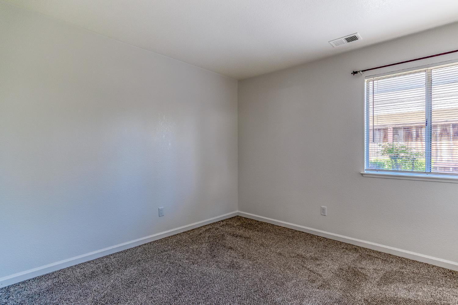 6024 Creek Bend Dr, Riverbank, CA 95367