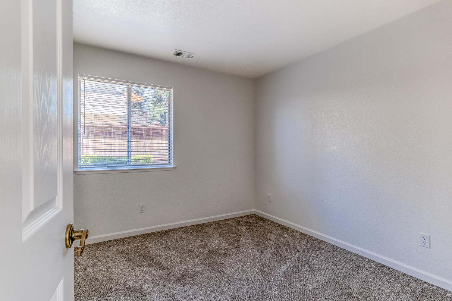 6024 Creek Bend Dr, Riverbank, CA 95367