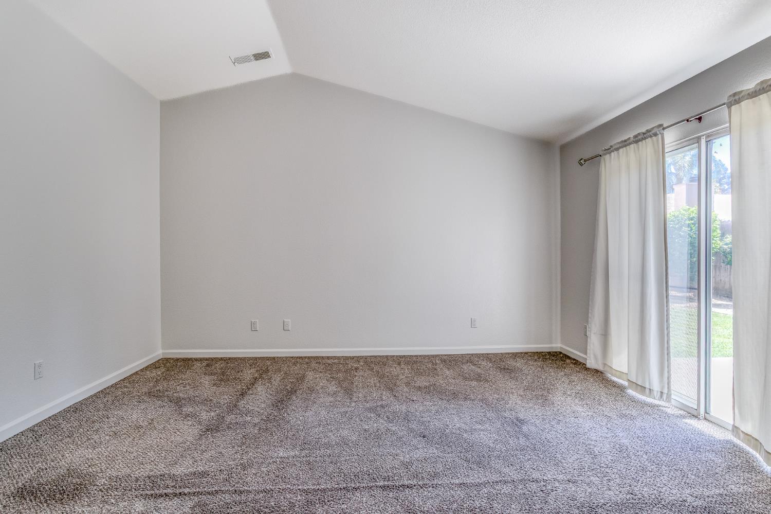 6024 Creek Bend Dr, Riverbank, CA 95367