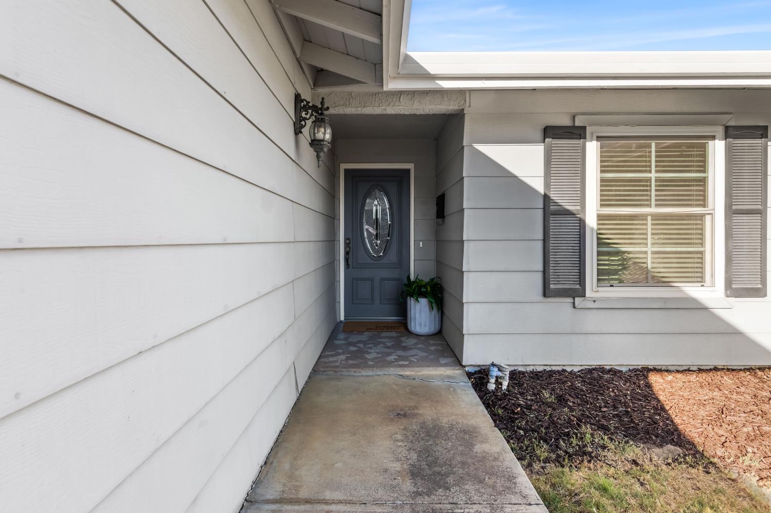 1542 Greenwood Way, Los Banos, CA 93635
