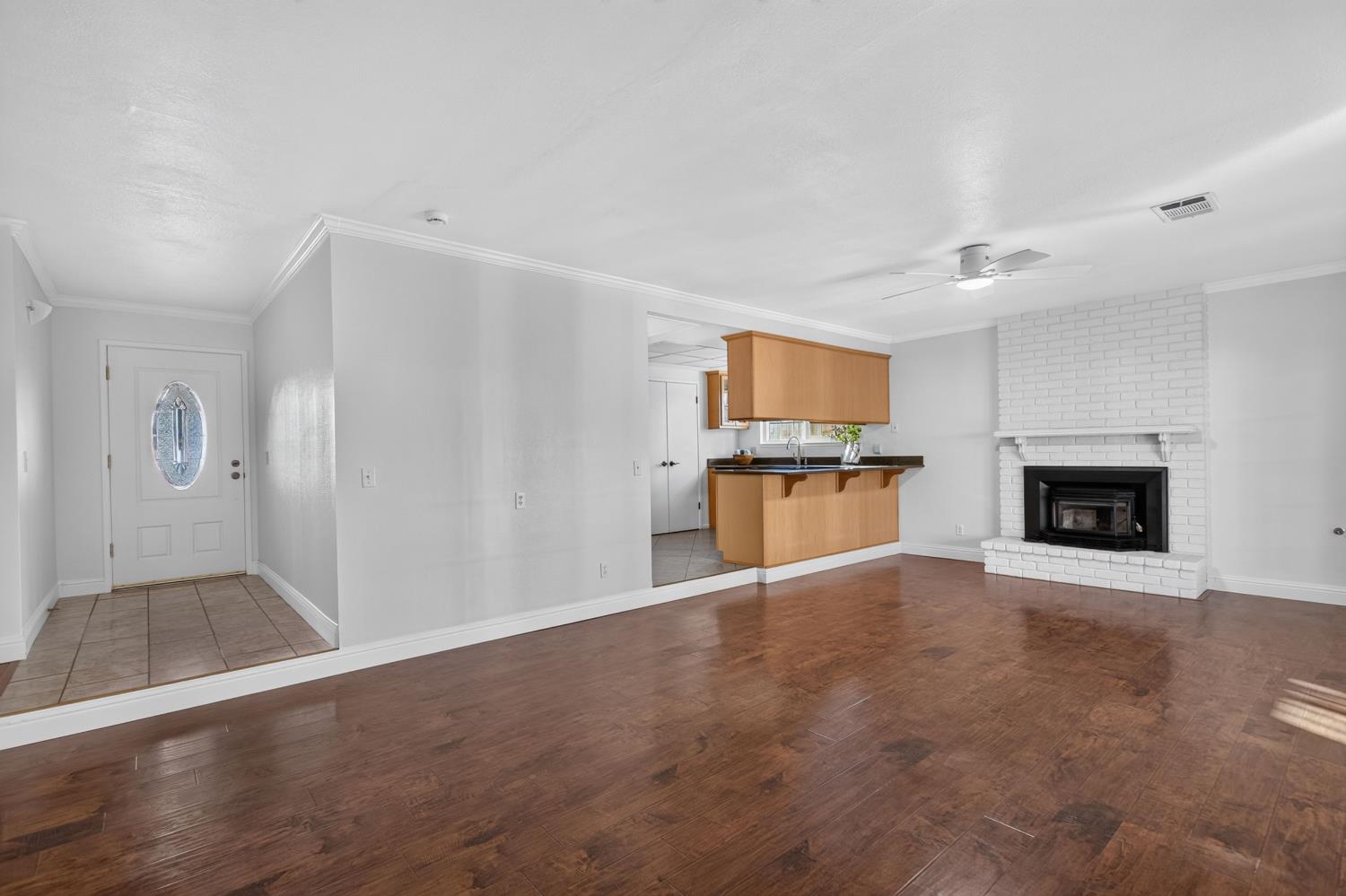 1542 Greenwood Way, Los Banos, CA 93635