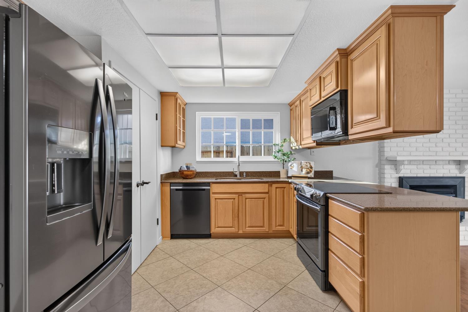 1542 Greenwood Way, Los Banos, CA 93635