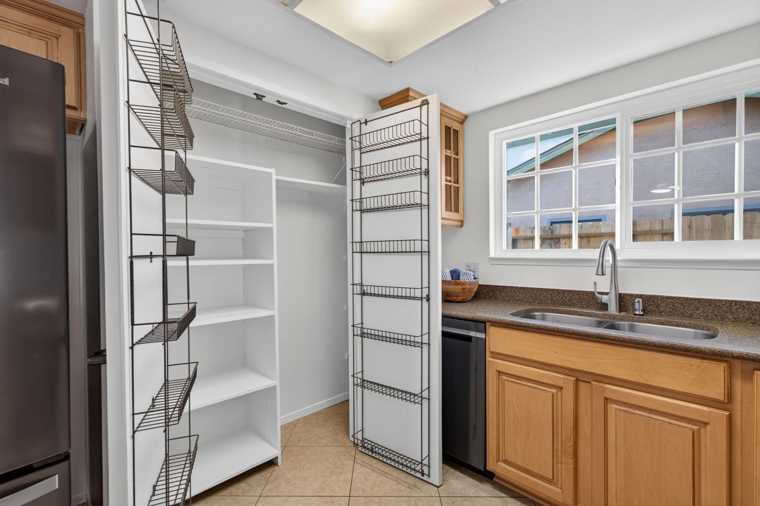 1542 Greenwood Way, Los Banos, CA 93635