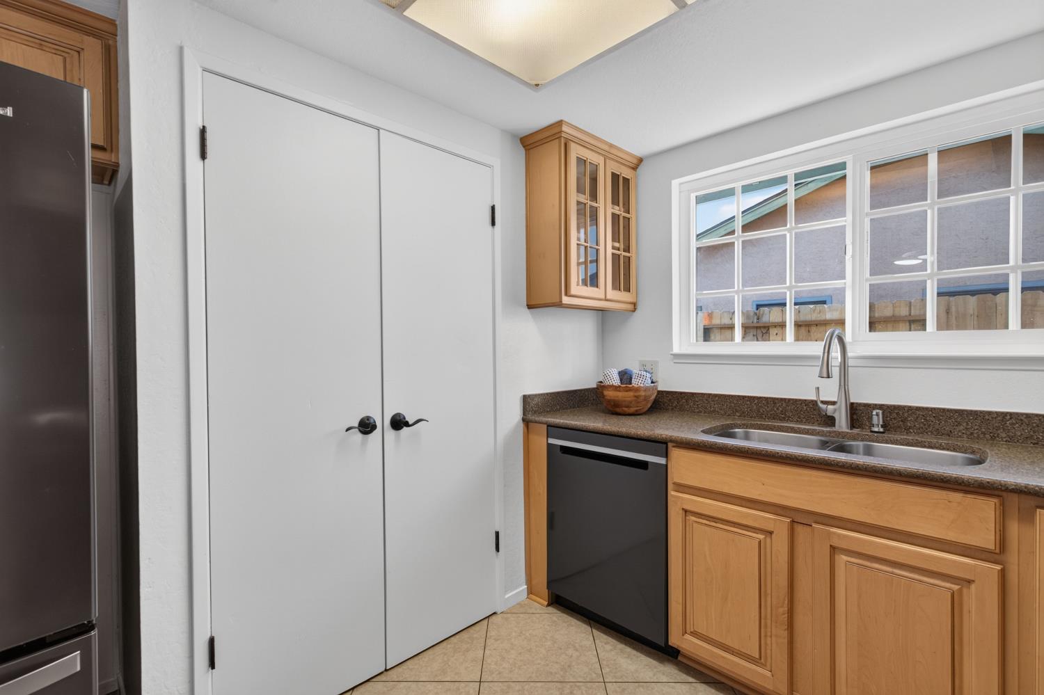 1542 Greenwood Way, Los Banos, CA 93635