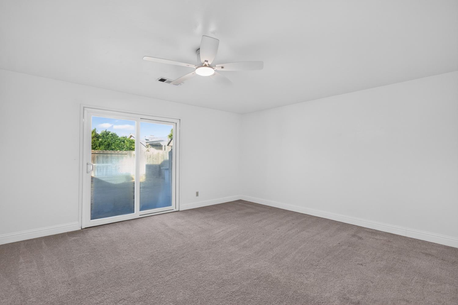 1542 Greenwood Way, Los Banos, CA 93635