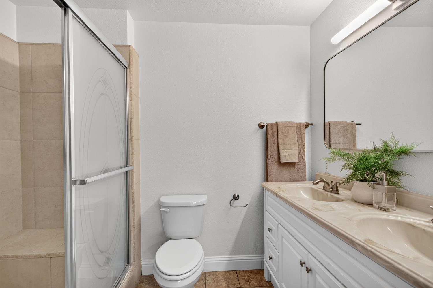 1542 Greenwood Way, Los Banos, CA 93635