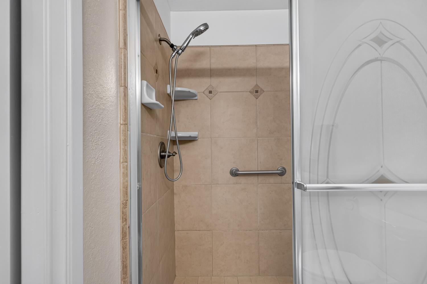 1542 Greenwood Way, Los Banos, CA 93635