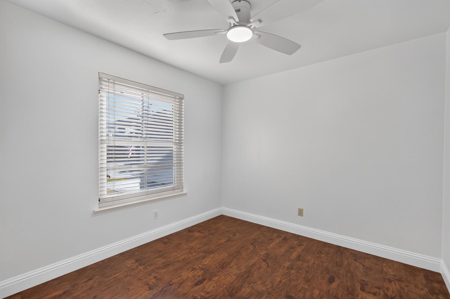 1542 Greenwood Way, Los Banos, CA 93635