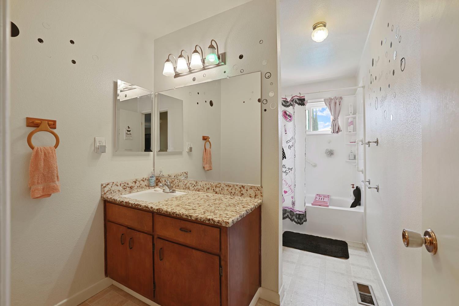 1700 Chapala Way, Modesto, CA 95355