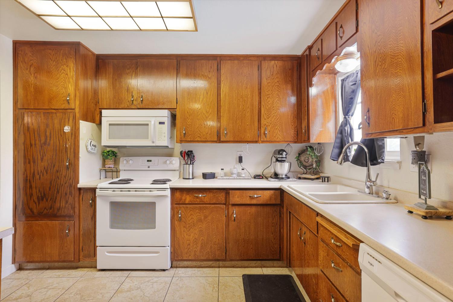 1700 Chapala Way, Modesto, CA 95355
