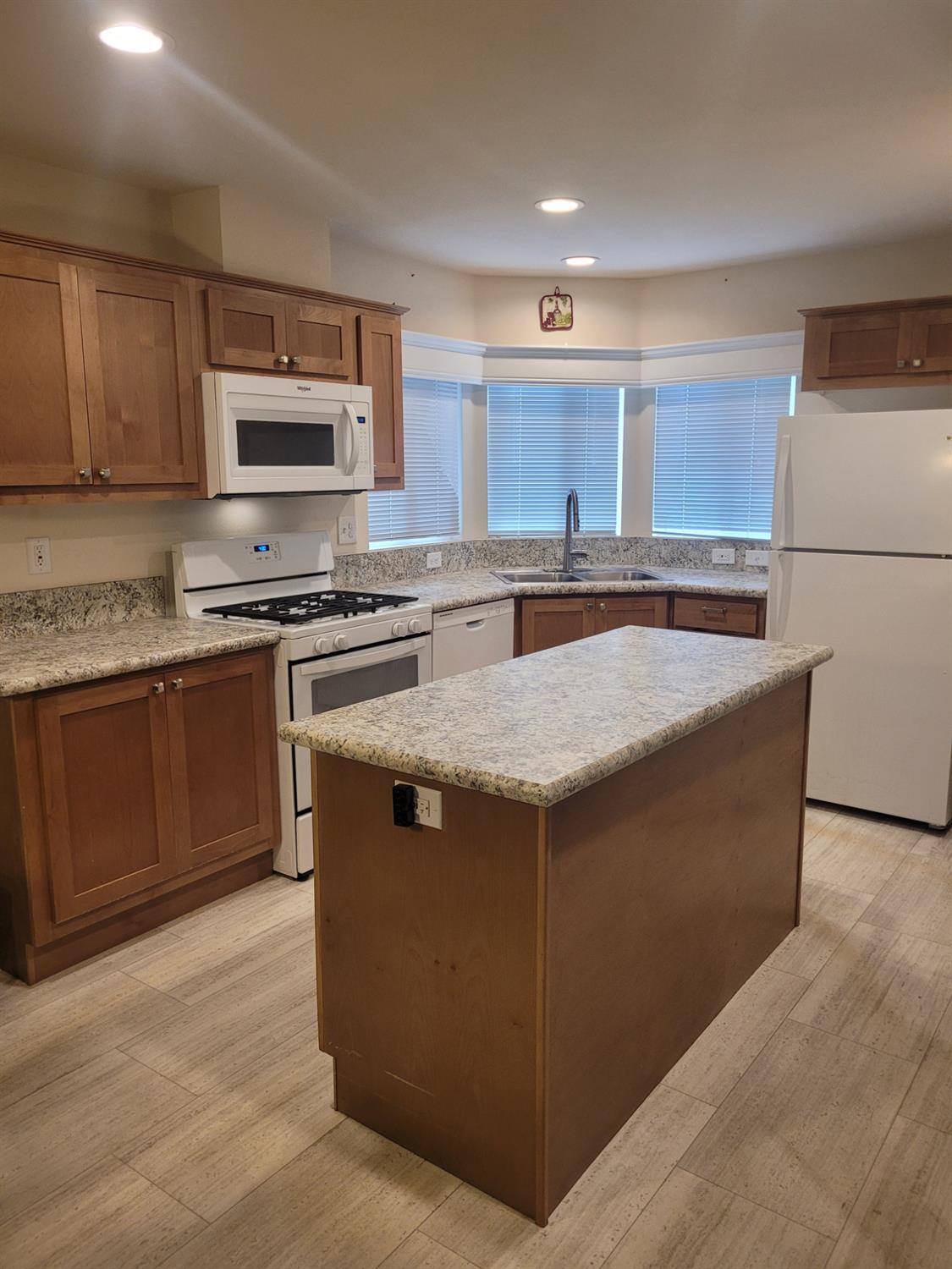 2621 Prescott Rd #182, Modesto, CA 95350