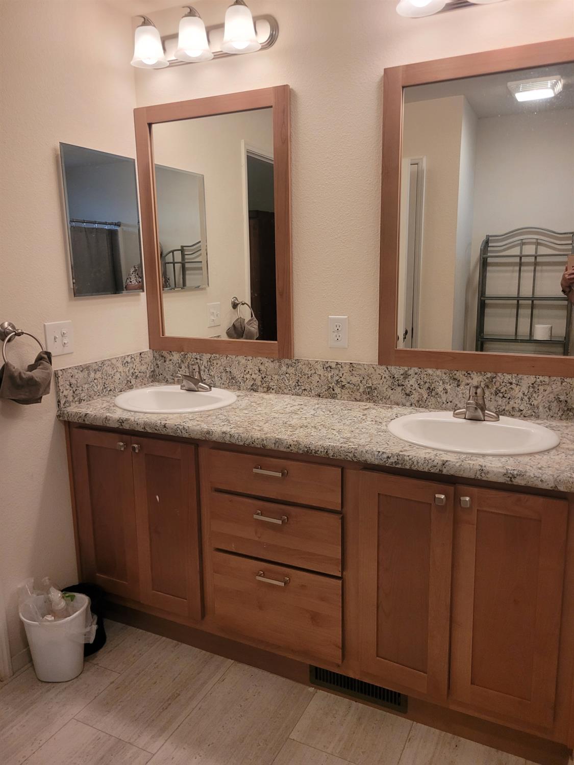 2621 Prescott Rd #182, Modesto, CA 95350
