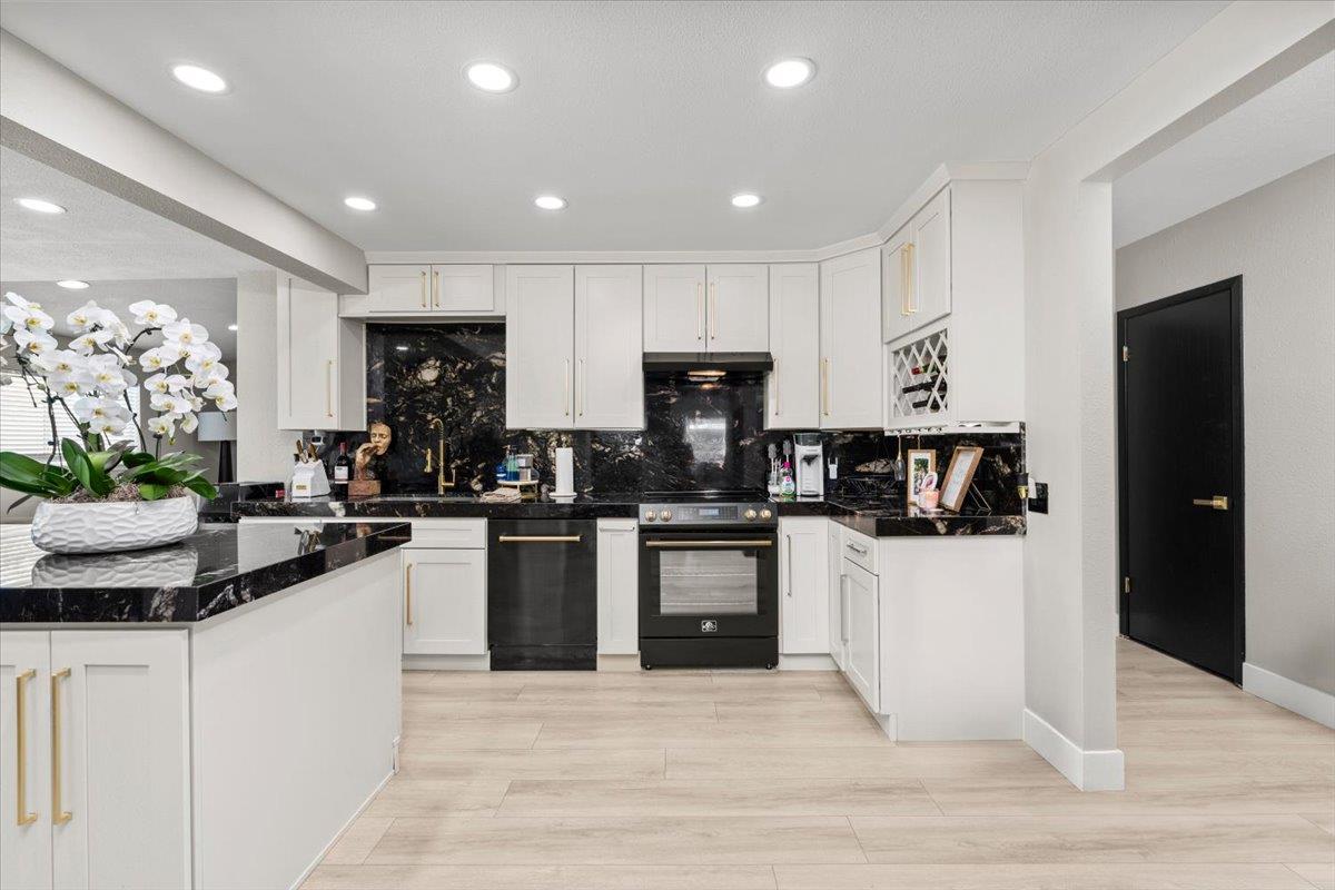 770 Mulholand Dr, Ripon, CA 95366