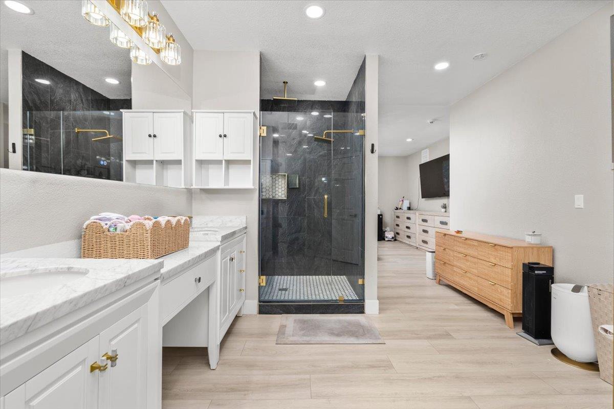 770 Mulholand Dr, Ripon, CA 95366