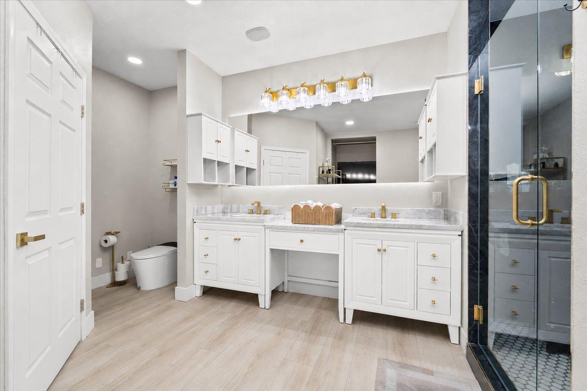 770 Mulholand Dr, Ripon, CA 95366