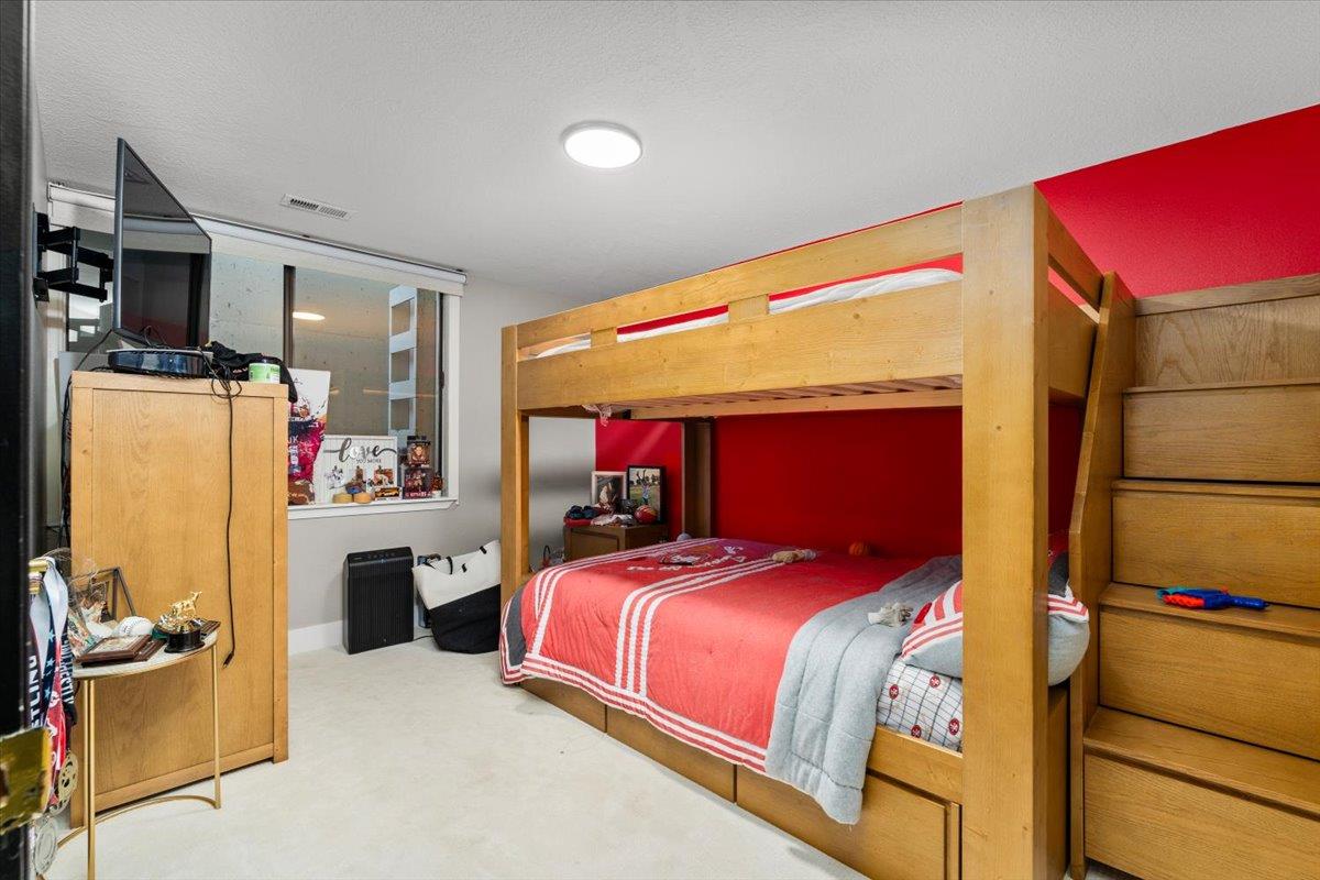 770 Mulholand Dr, Ripon, CA 95366