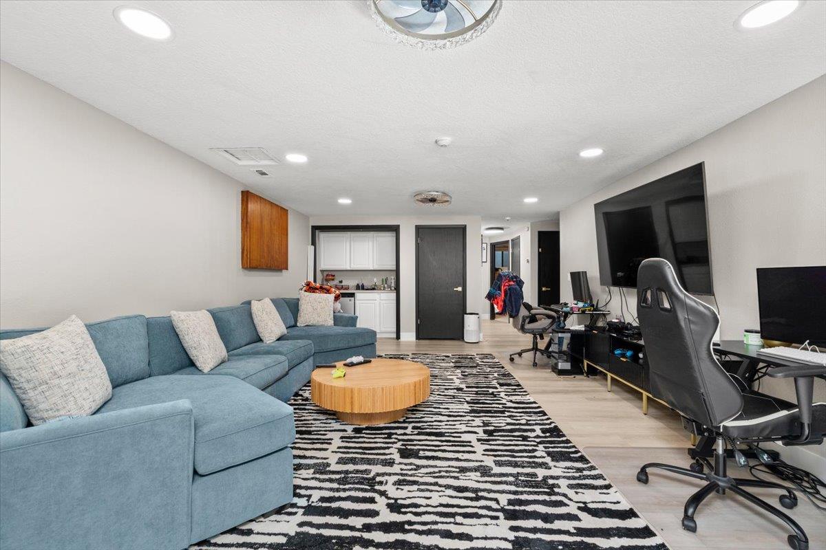770 Mulholand Dr, Ripon, CA 95366