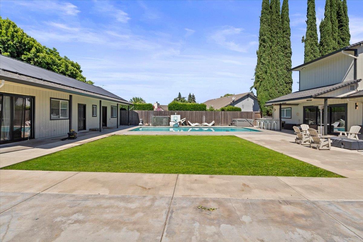 770 Mulholand Dr, Ripon, CA 95366