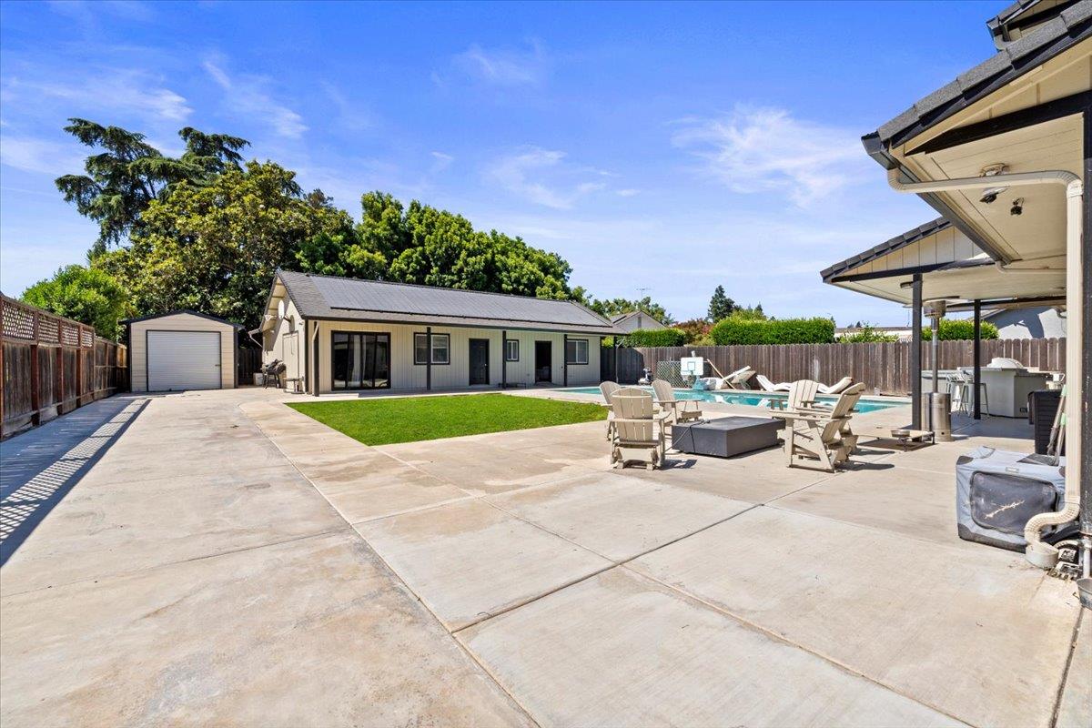 770 Mulholand Dr, Ripon, CA 95366