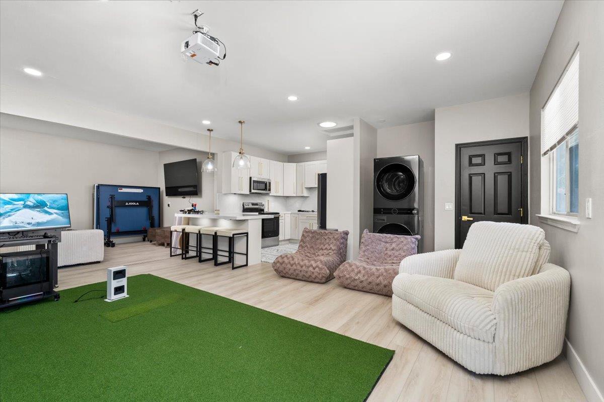 770 Mulholand Dr, Ripon, CA 95366
