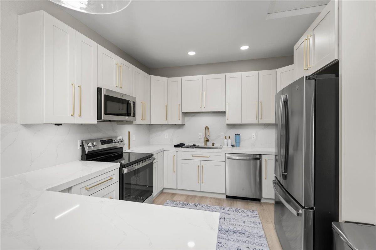 770 Mulholand Dr, Ripon, CA 95366