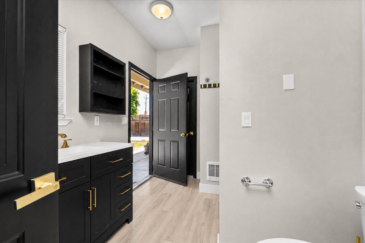770 Mulholand Dr, Ripon, CA 95366