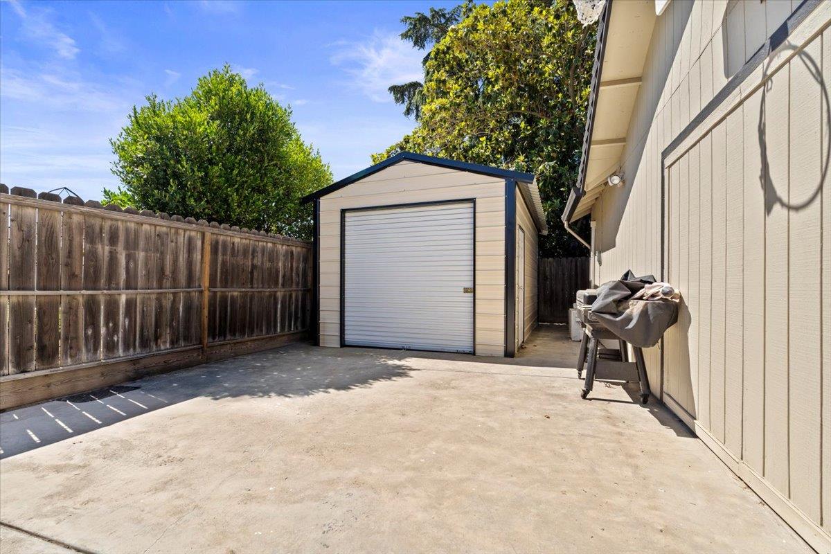 770 Mulholand Dr, Ripon, CA 95366