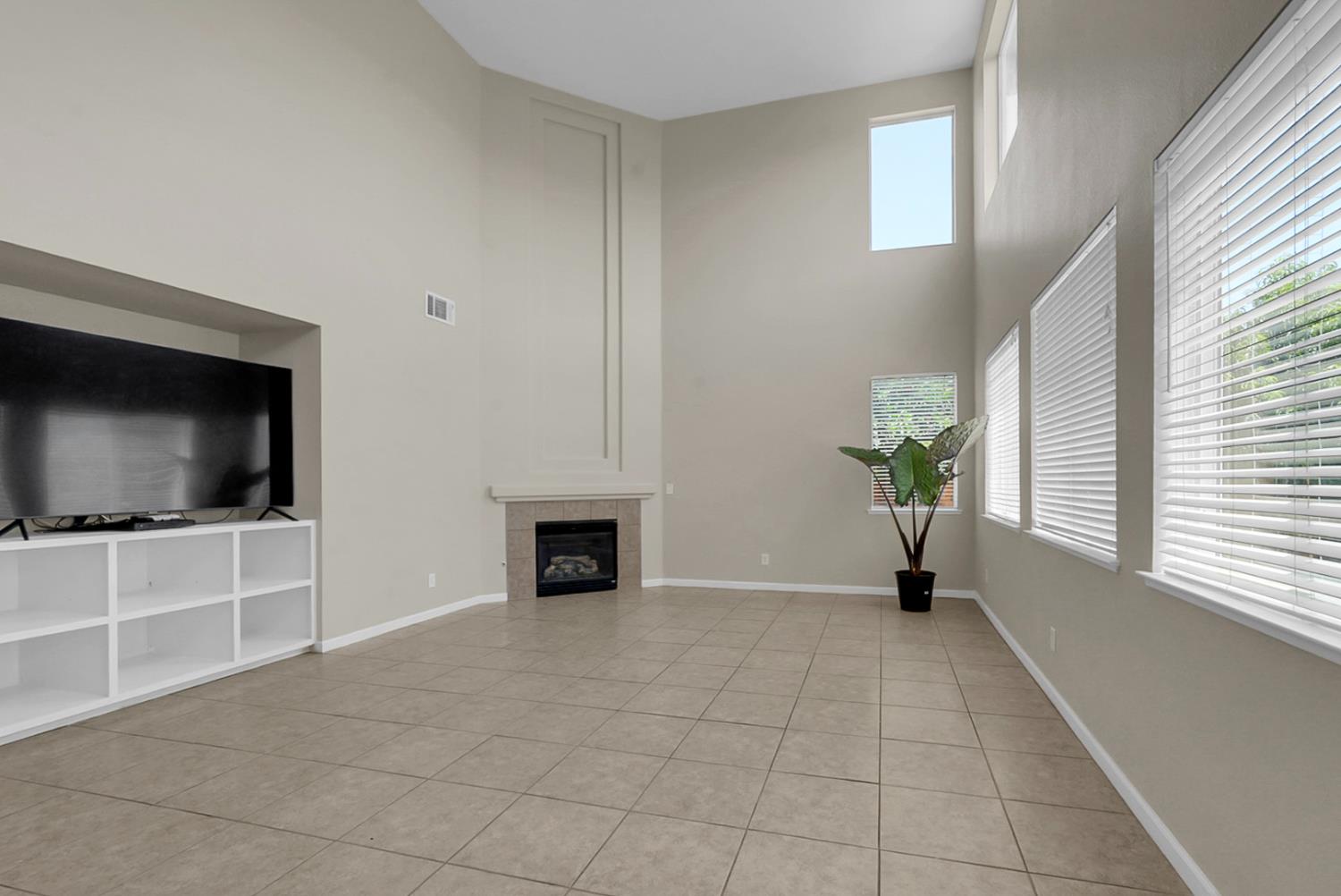 1434 Jake Creek Dr, Patterson, CA 95363