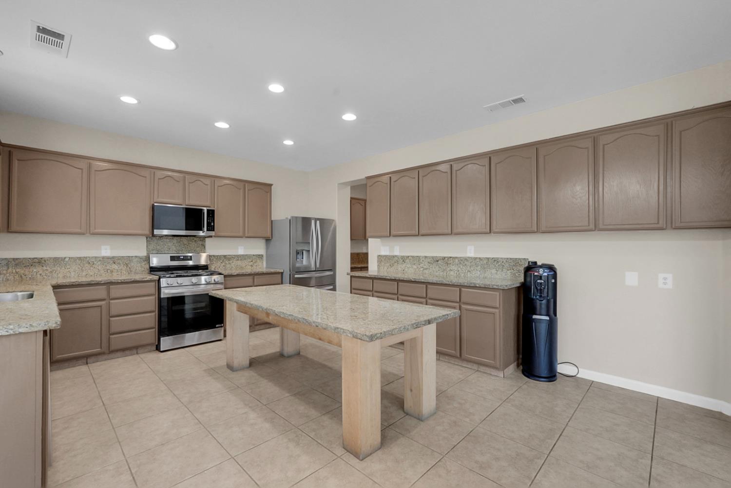 1434 Jake Creek Dr, Patterson, CA 95363