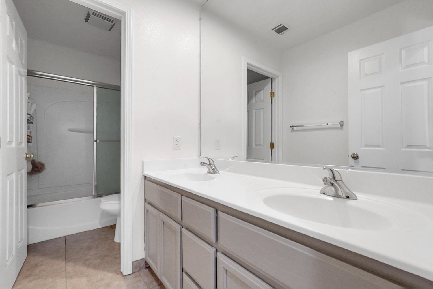 1434 Jake Creek Dr, Patterson, CA 95363