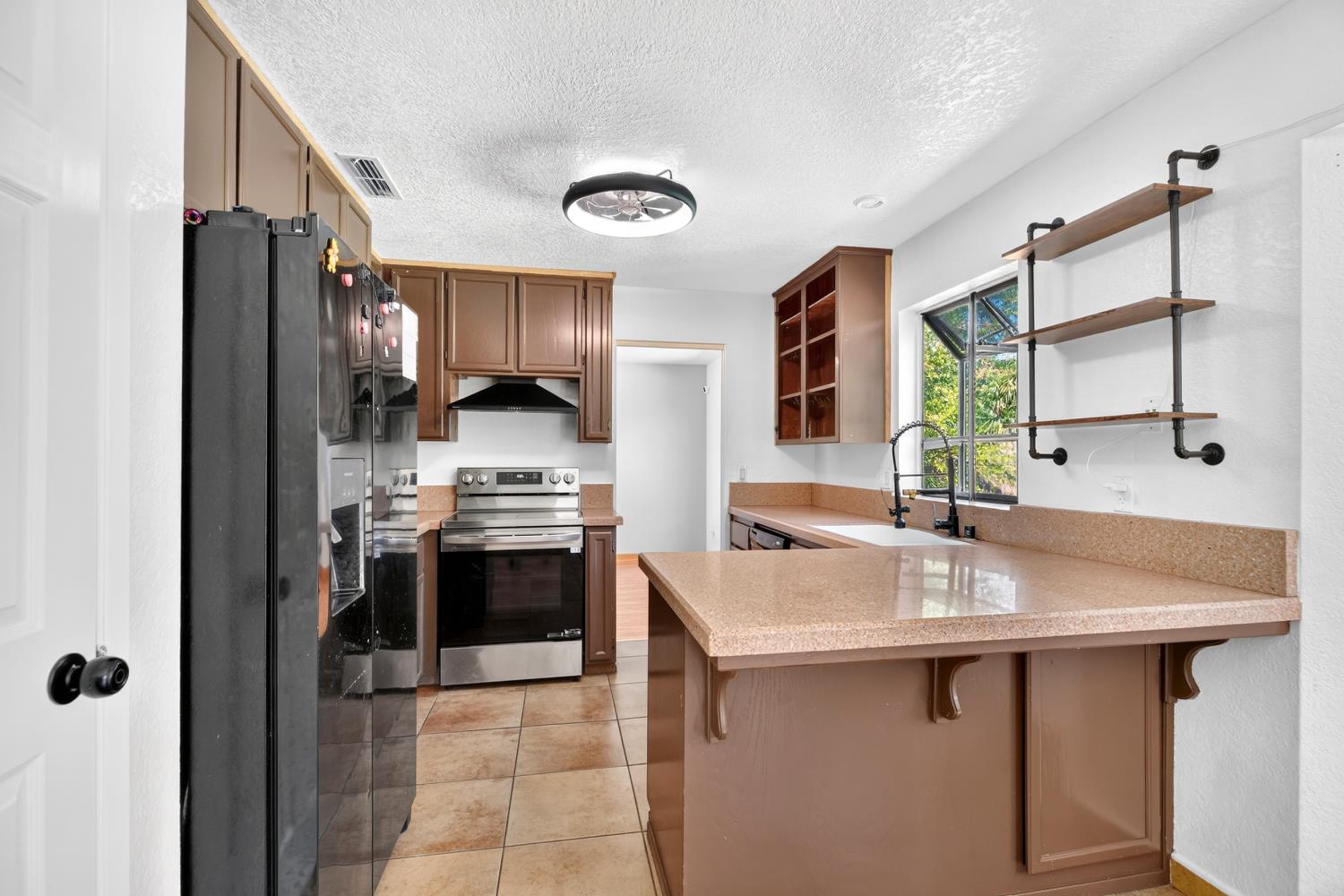 2501 Merle Ave, Modesto, CA 95355