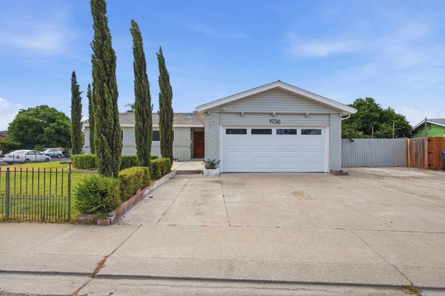 1396 Mitchell Ln, Manteca, CA 95336