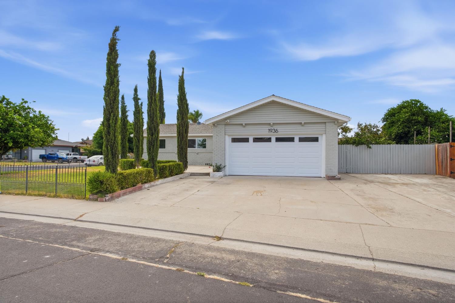 1396 Mitchell Ln, Manteca, CA 95336