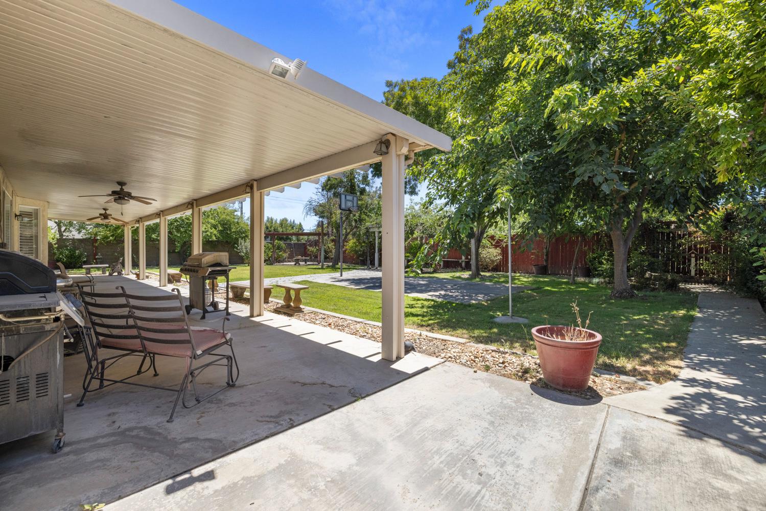 122 Memory Ln, Turlock, CA 95382