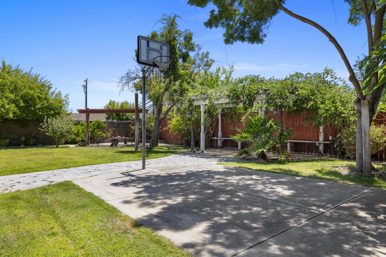 122 Memory Ln, Turlock, CA 95382