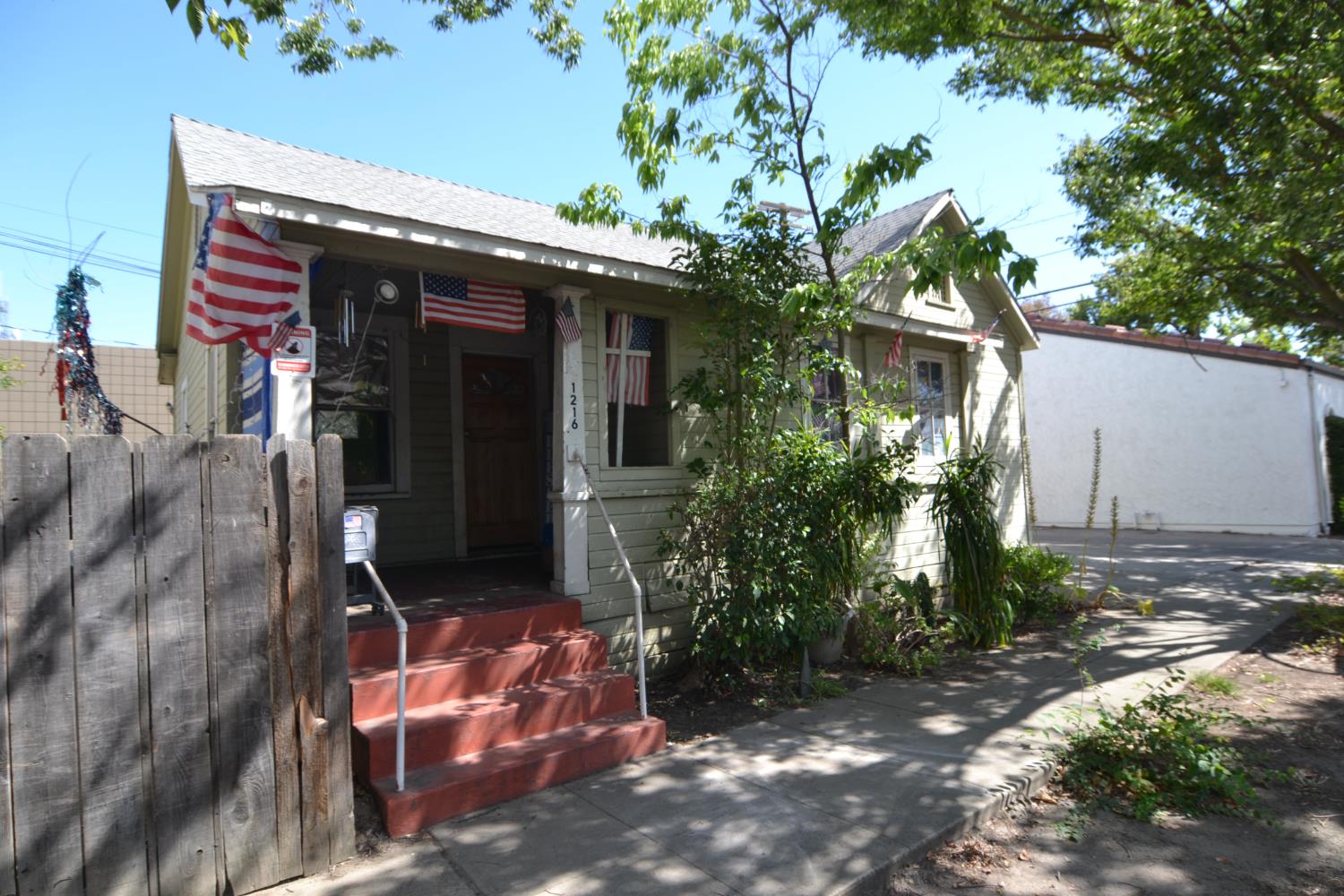 1216 L St, Modesto, CA 95354