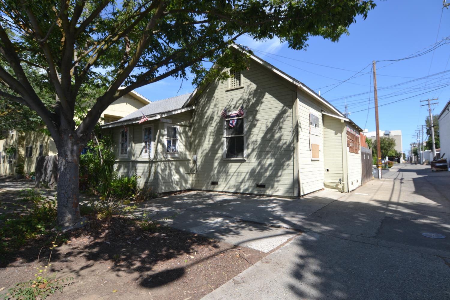 1216 L St, Modesto, CA 95354
