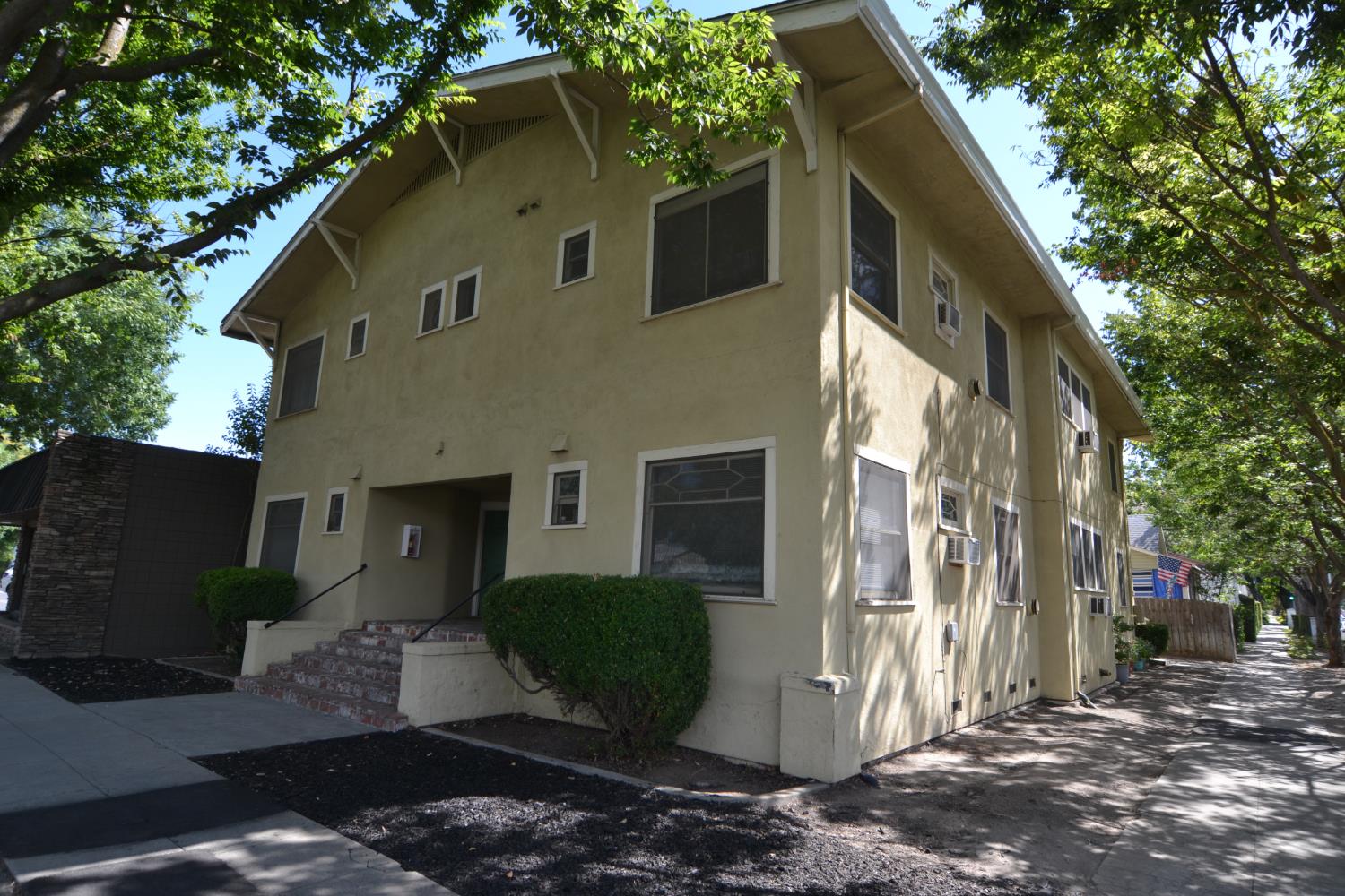 1133 13th St, Modesto, CA 95354