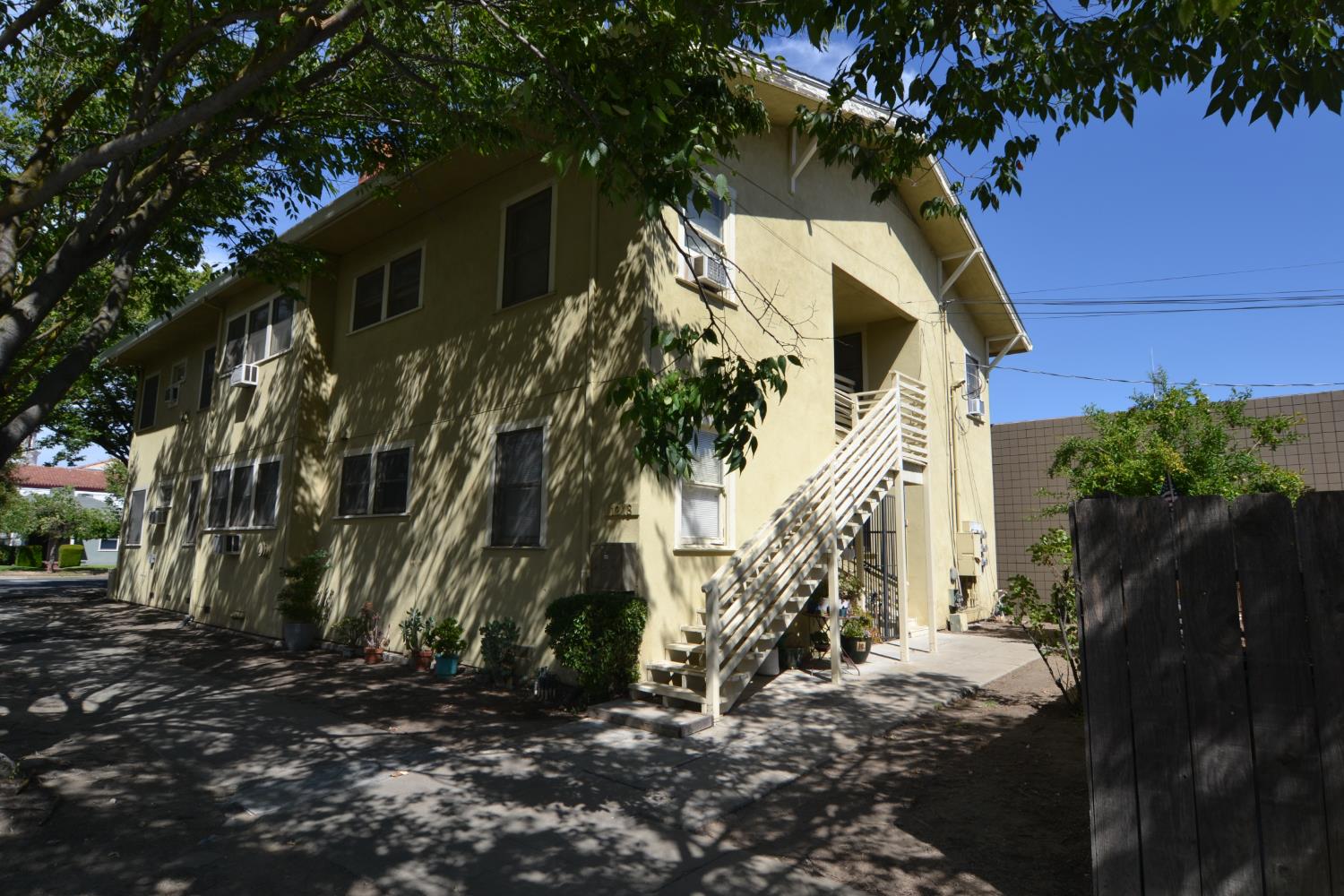 1133 13th St, Modesto, CA 95354