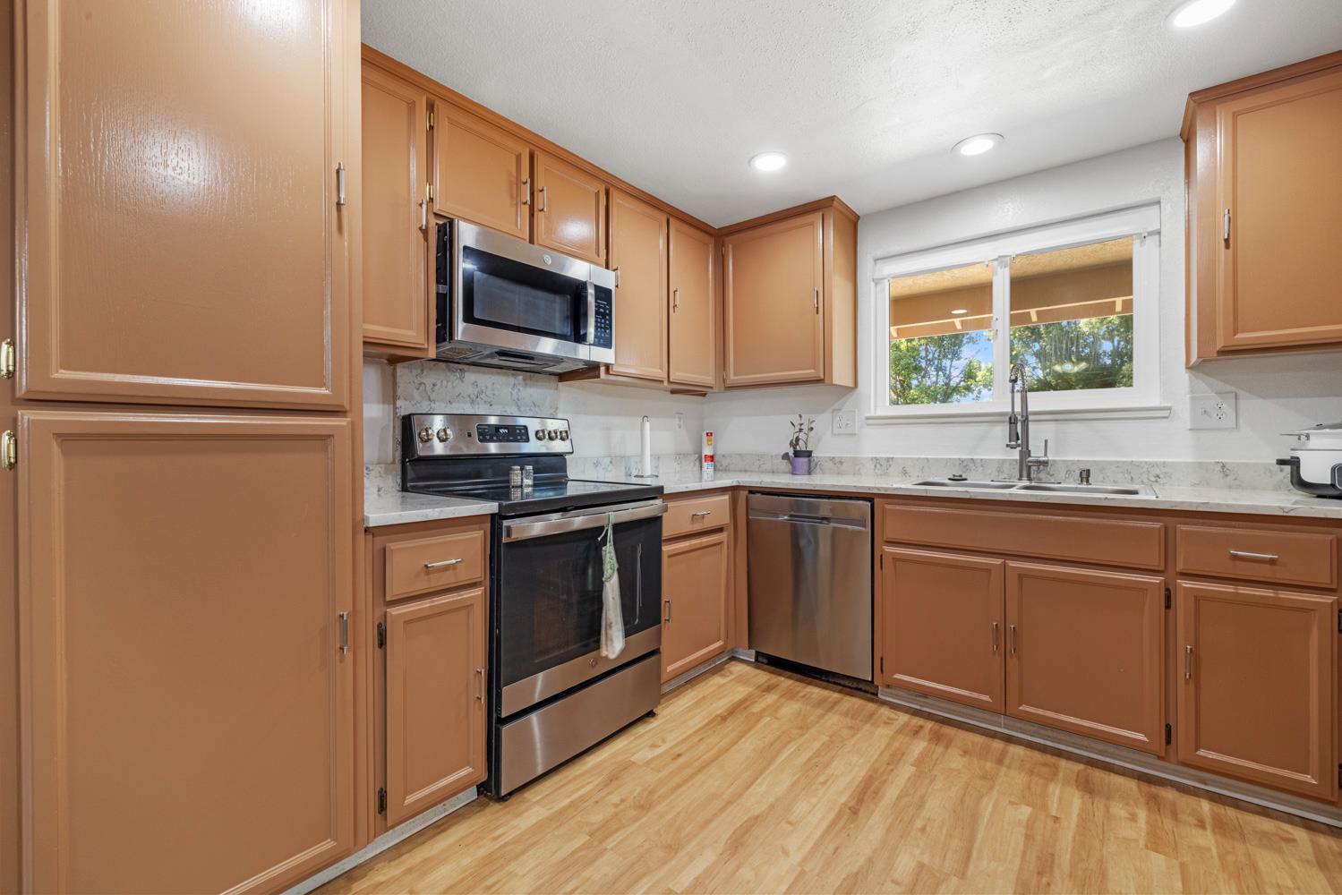1812 Innsbrook Dr, Modesto, CA 95350