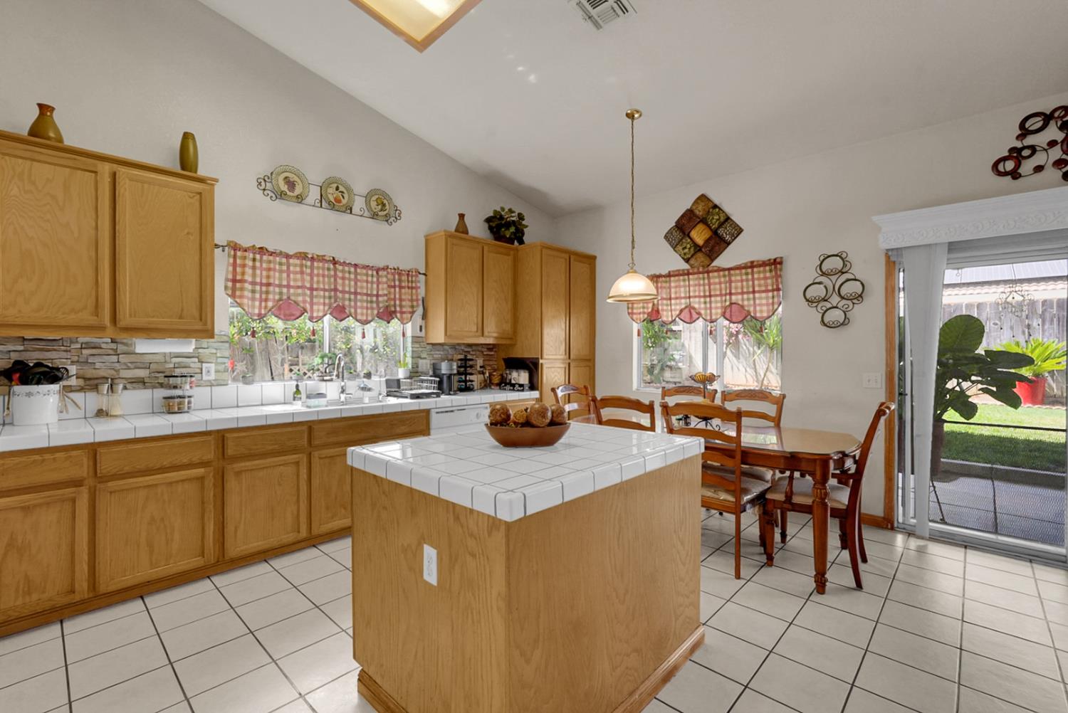 1118 Ruddy Ct, Newman, CA 95360