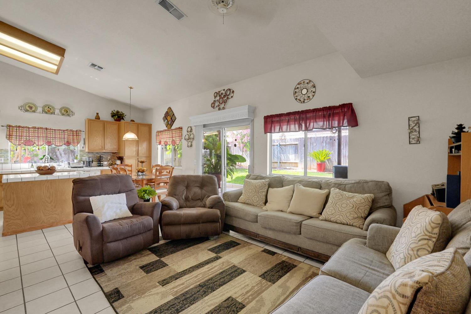 1118 Ruddy Ct, Newman, CA 95360