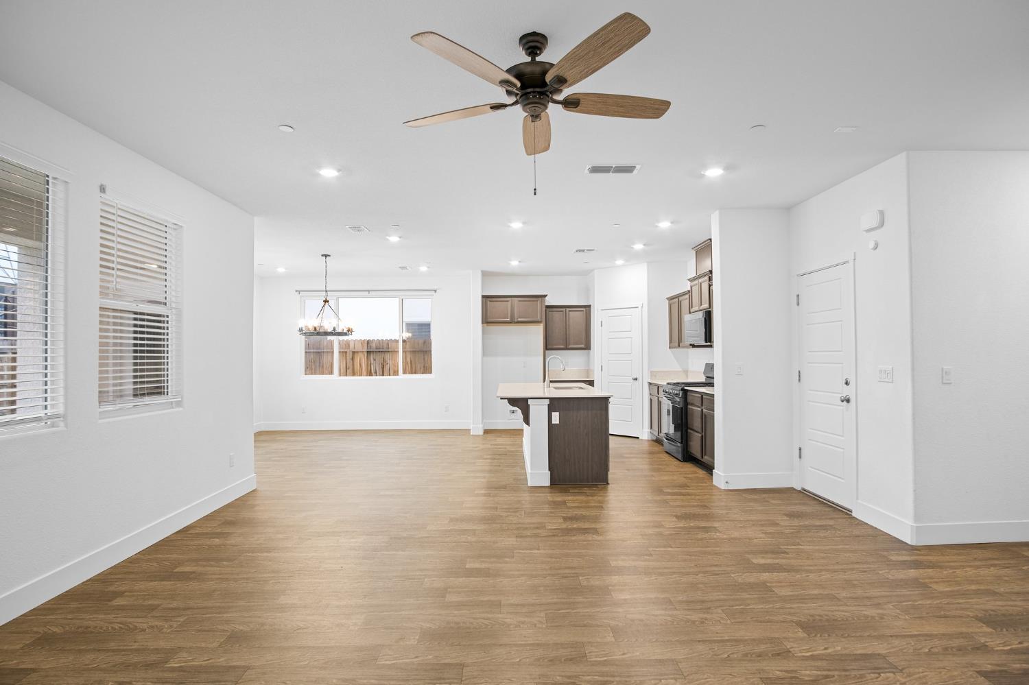2455 Explorador Dr, Merced, CA 95340