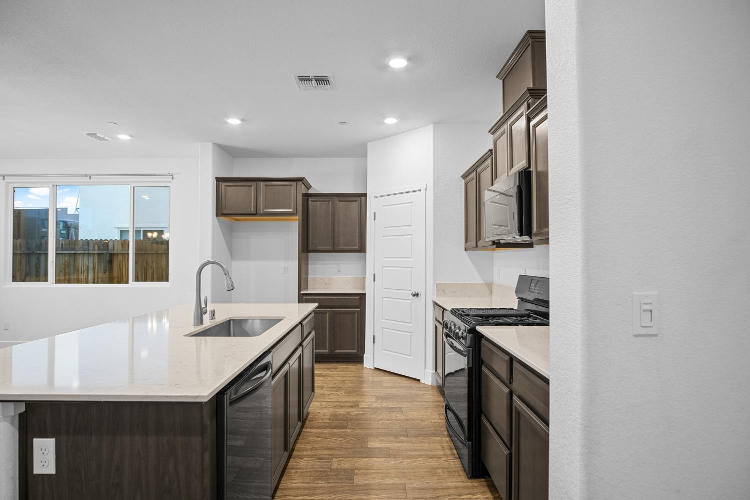 2455 Explorador Dr, Merced, CA 95340