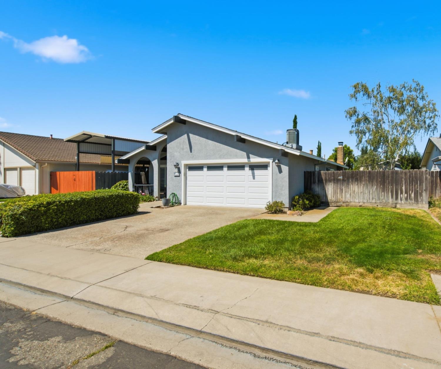 879 Carson Ave, Manteca, CA 95337