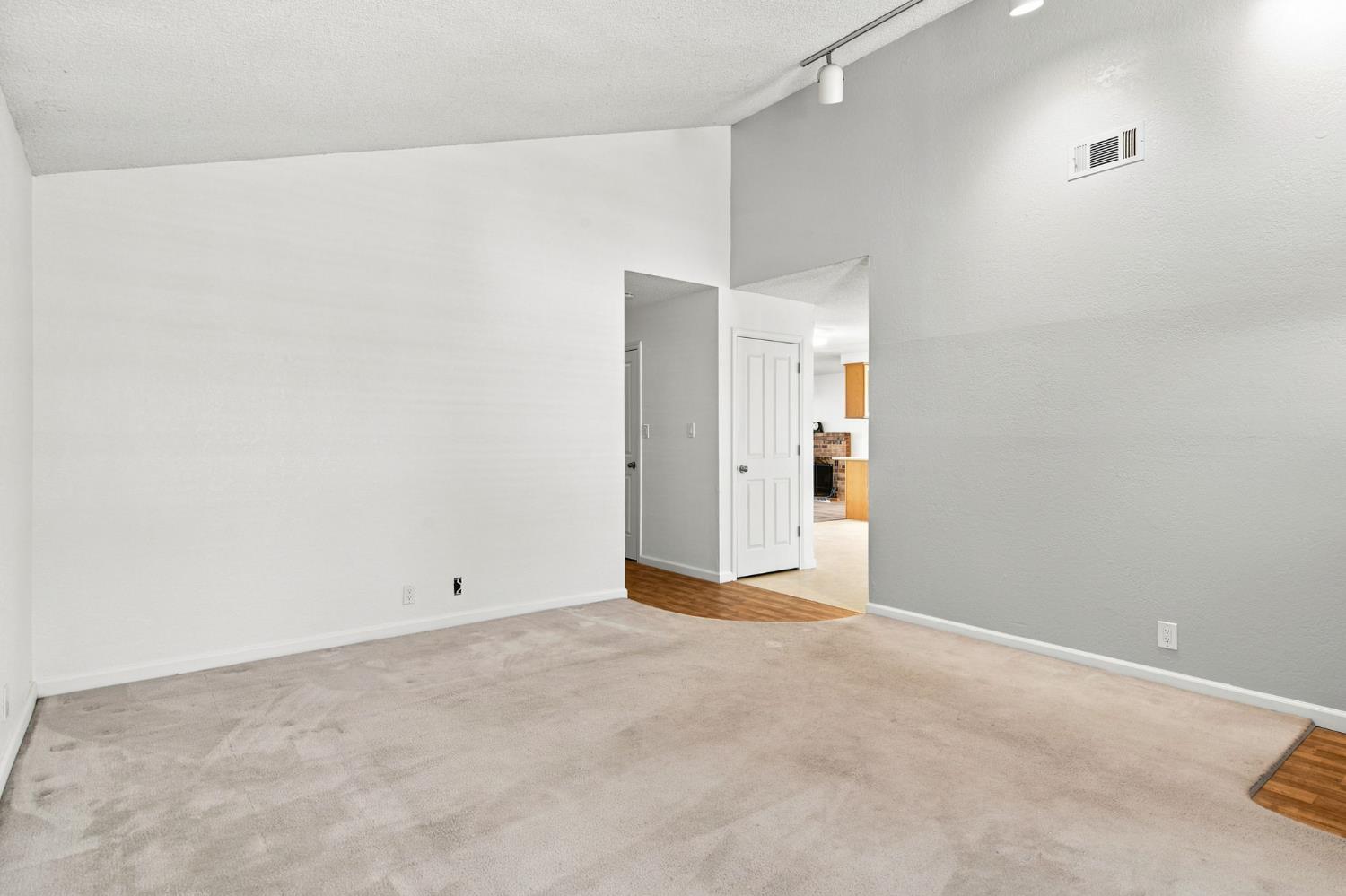 879 Carson Ave, Manteca, CA 95337