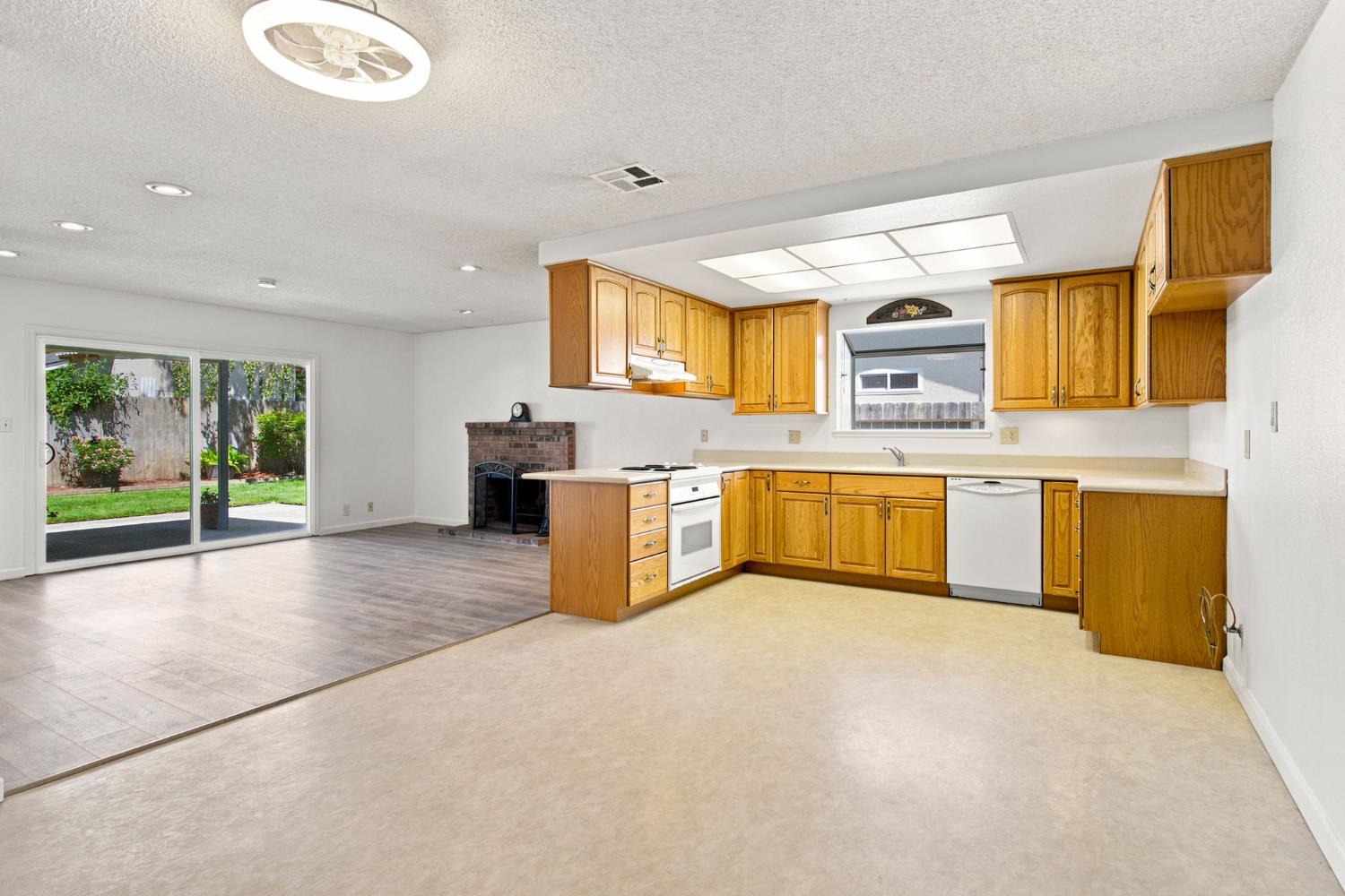 879 Carson Ave, Manteca, CA 95337