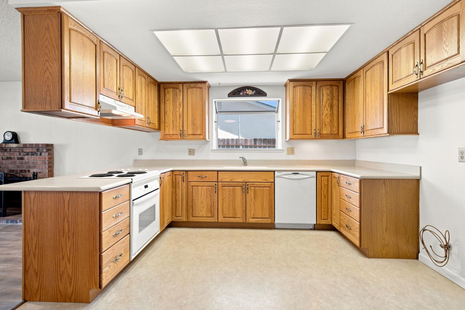 879 Carson Ave, Manteca, CA 95337